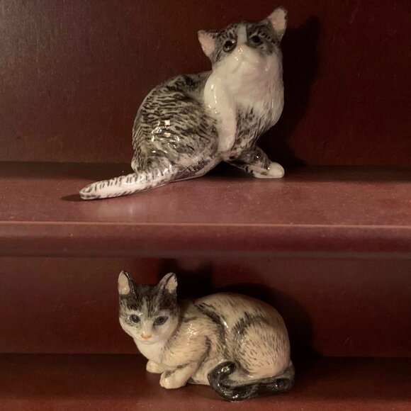 Willabee & Ward Captivating Cats Collection w/ Display Shelf (10 Cat Figurines) - Picture 8 of 8